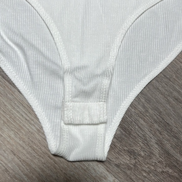 White long sleeve ribbed bodysuit - Picture 6 of 8